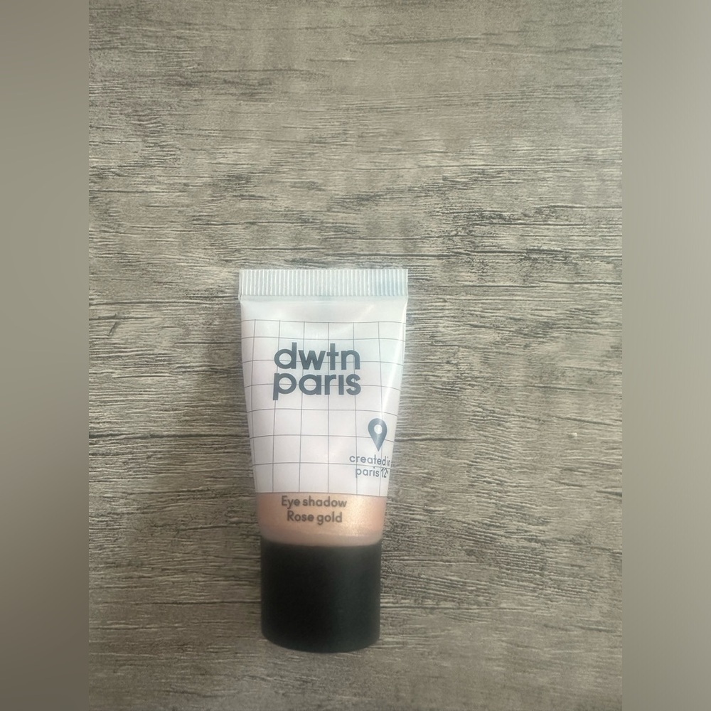 dwtn paris Liquid Eyeshadow in Rose Gold 10ml